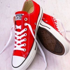 Chuck Taylor All Star Classic Low Rise Converse Shoes New in Box, Size 8